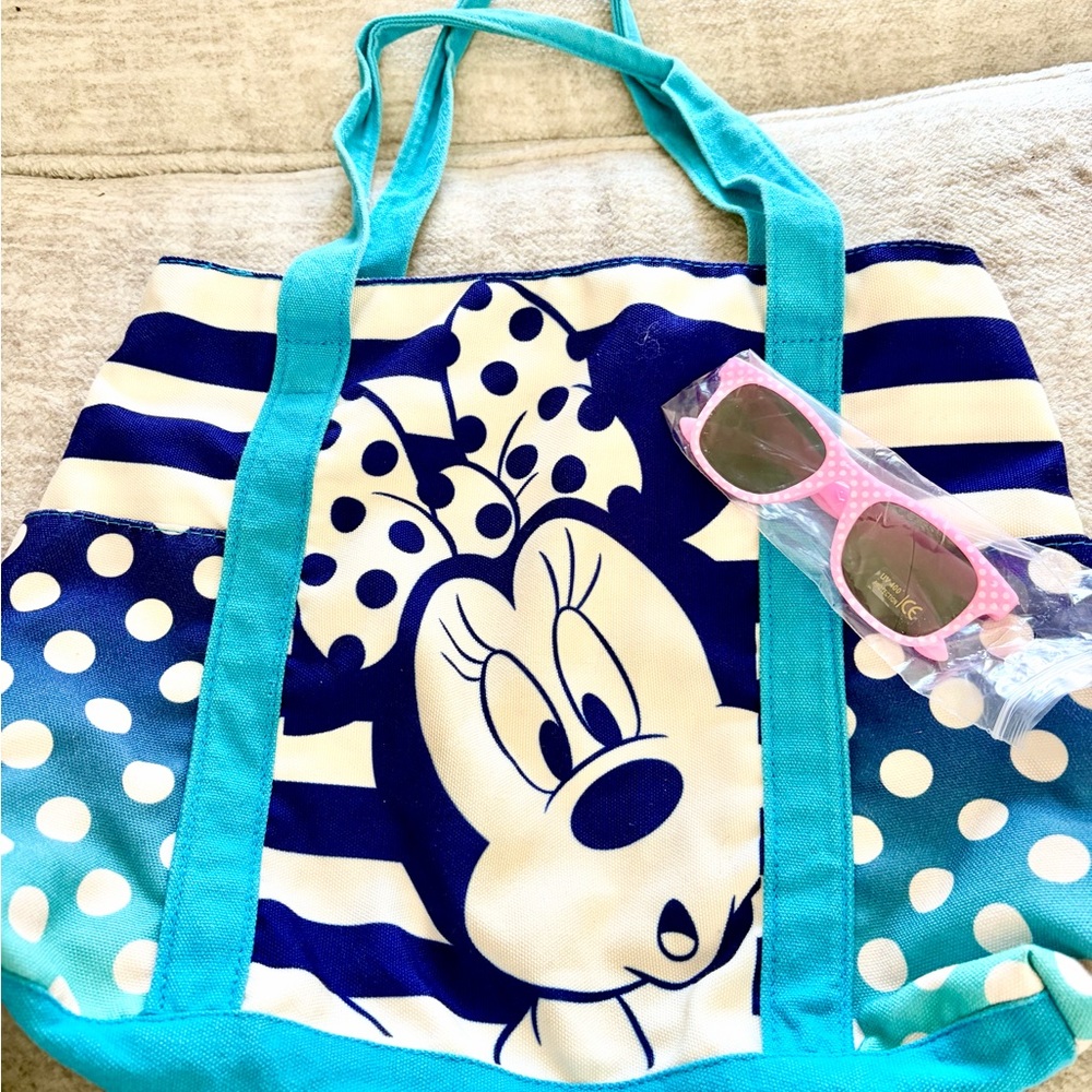 Minnie Mouse tote and glasses